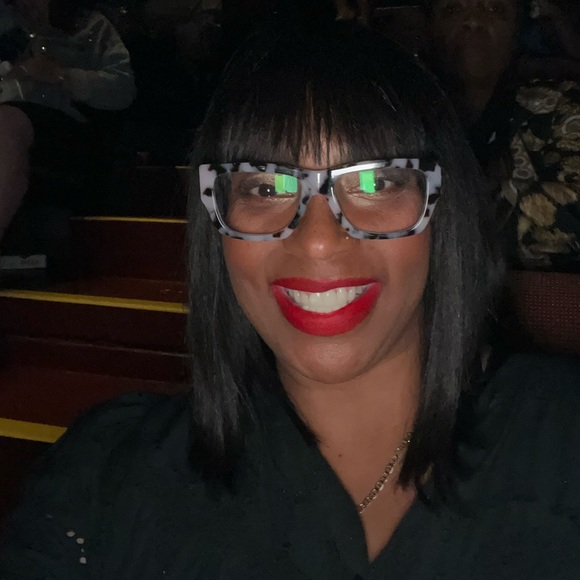 Meet your Posher, Nneze - Picture 1 of 4